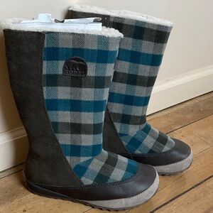 Sorel Blue and Gray Checkered Boots